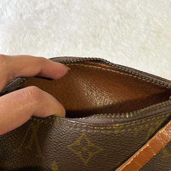 Louis Vuitton Vintage Authentic Monogram Mini Papillon Pochette - Picture 10 of 15